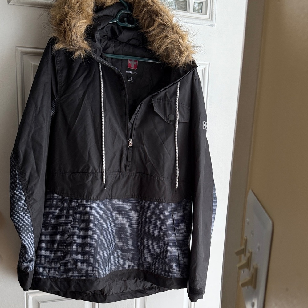 Swiss Tech Black and Patterned Ski Jacket with Fur Trim. Unisex